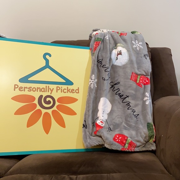 Rae Dunn MERRY CHRISTMAS Throw - Picture 2 of 3